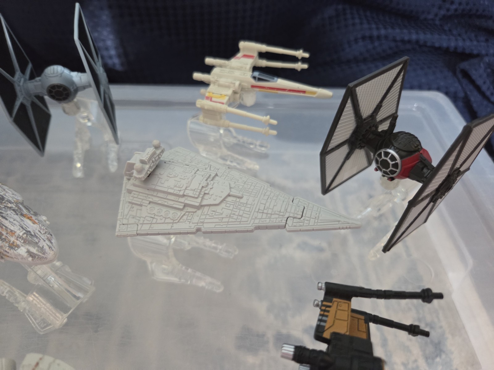 Star Wars Hot Wheels Lot of 11 ships – Includes STANDS