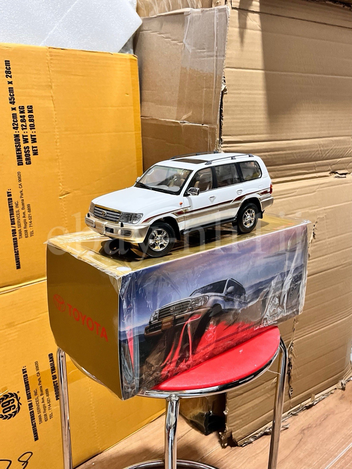 1:18 Scale Toyota Land Cruiser White Diecast Model Car