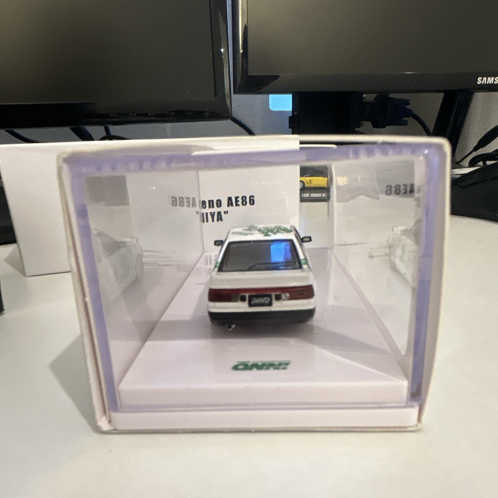 INNO64 1:64 Keiichi Tsuchiya Toyota Sprinter Trueno AE86 1983 Diecast w/ Case