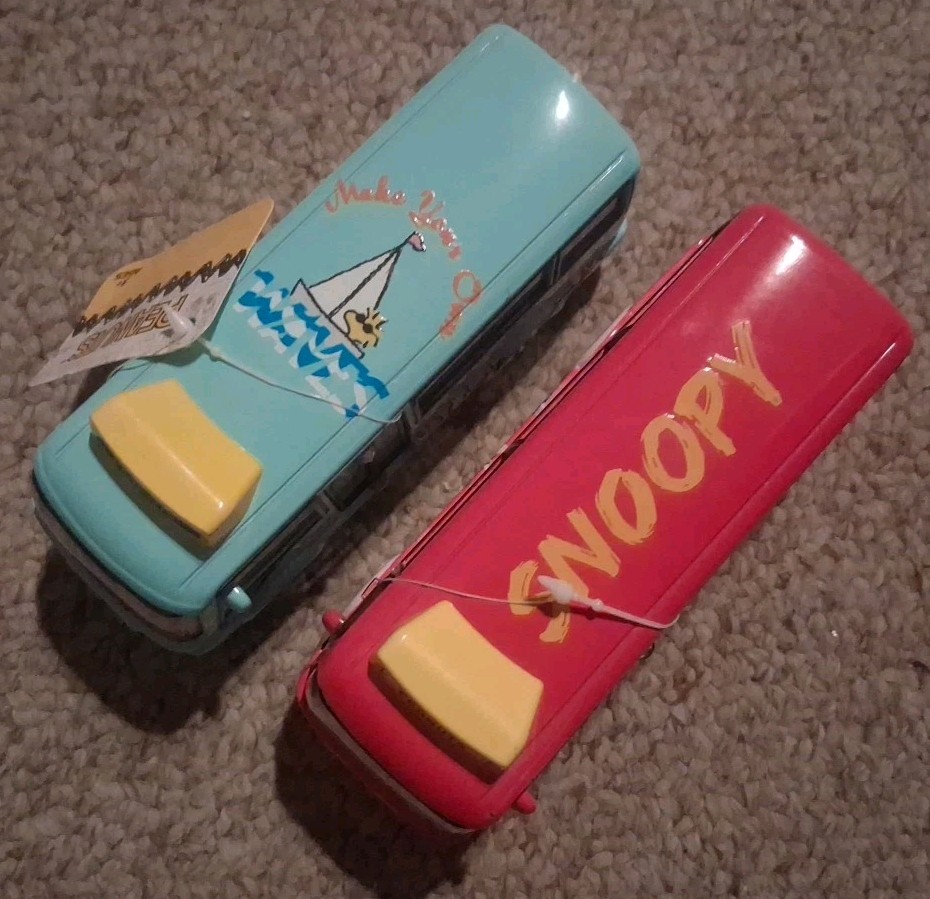Peanuts Snoopy Diecast Pull-Back Bus Lot Of 2 Pink & Light Blue Charlie Brown