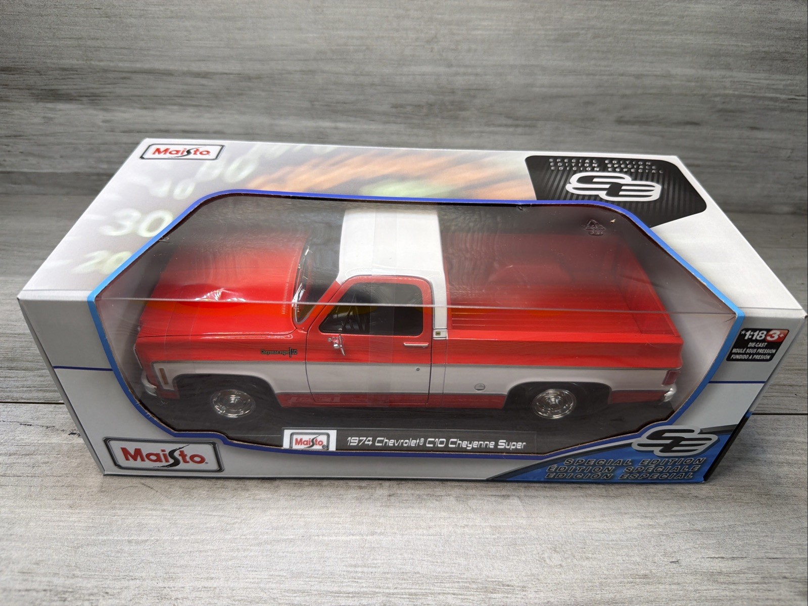1/18 Maisto 1974 Chevy C10 Cheyenne Super Square Body Pickup Truck Red & White