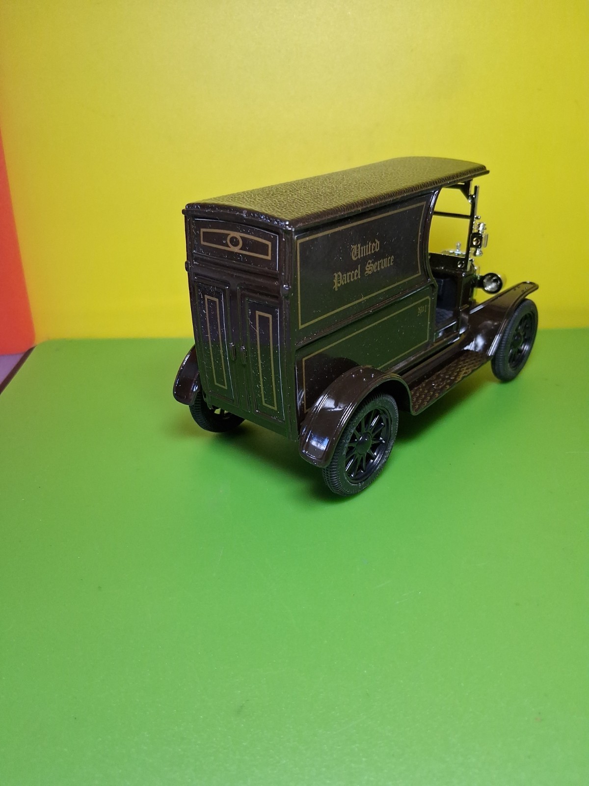 UPS United States Parcel 1913 Model T Package Car Panel Side Truck
