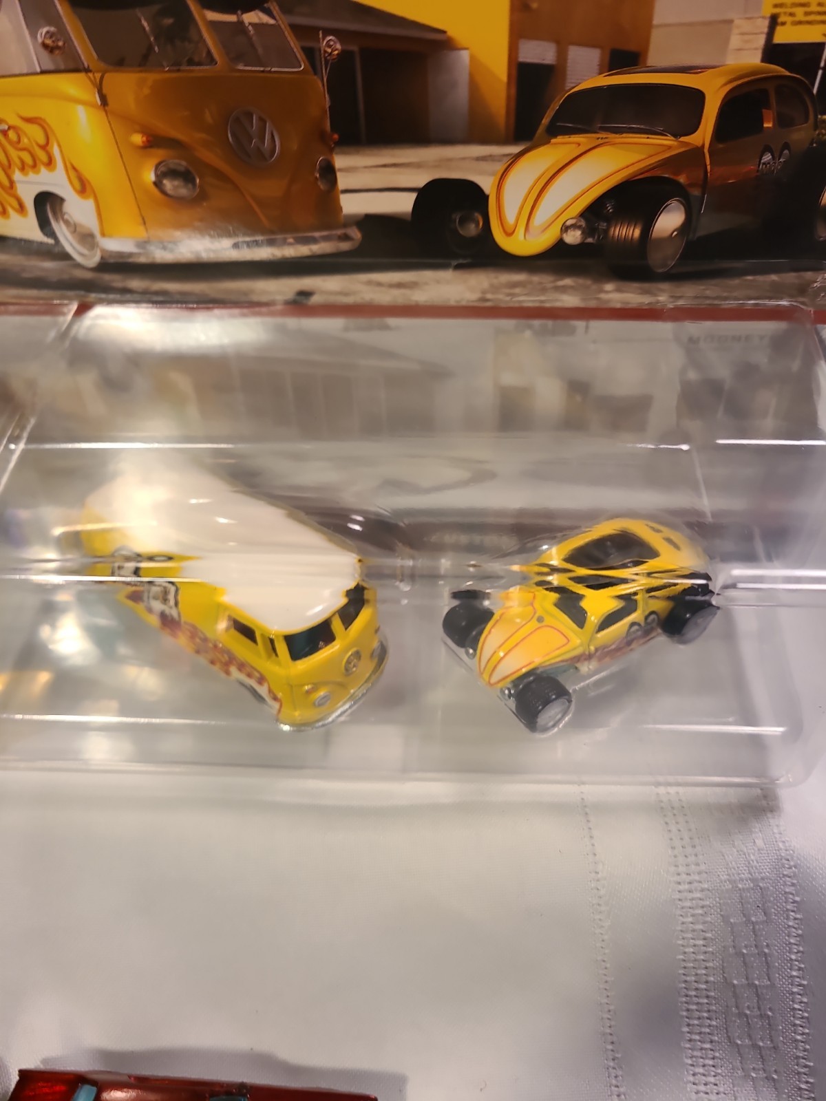 HOT WHEELS PREMIUM 2 PACK MOONEYES VW Bubble Is Partialy Open