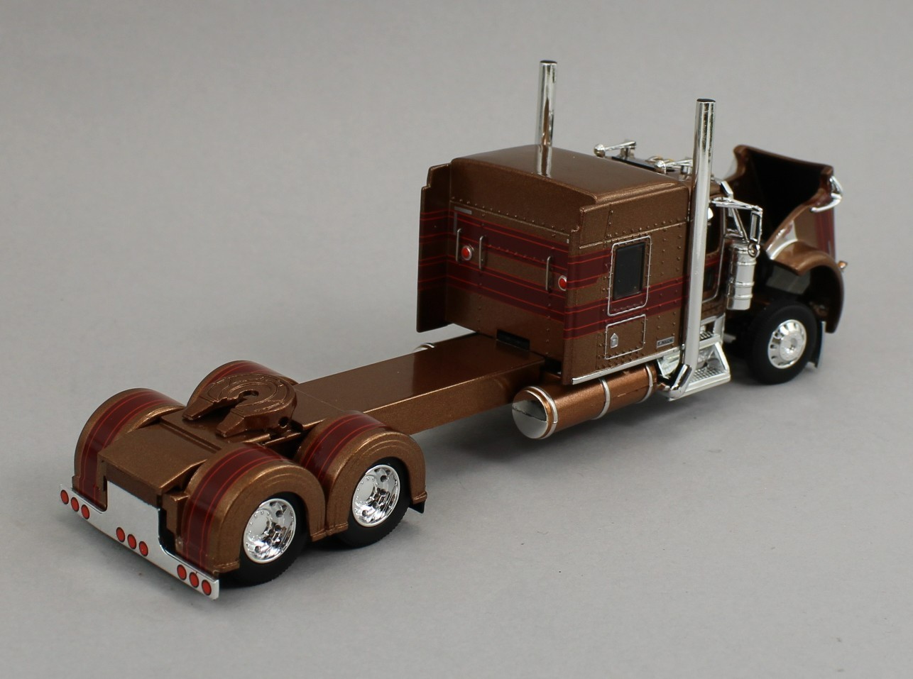 DCP 1:64 *BRONZE* Kenworth W900L 72″ Flattop w/CHROME Mac Coal End Dump Trailer