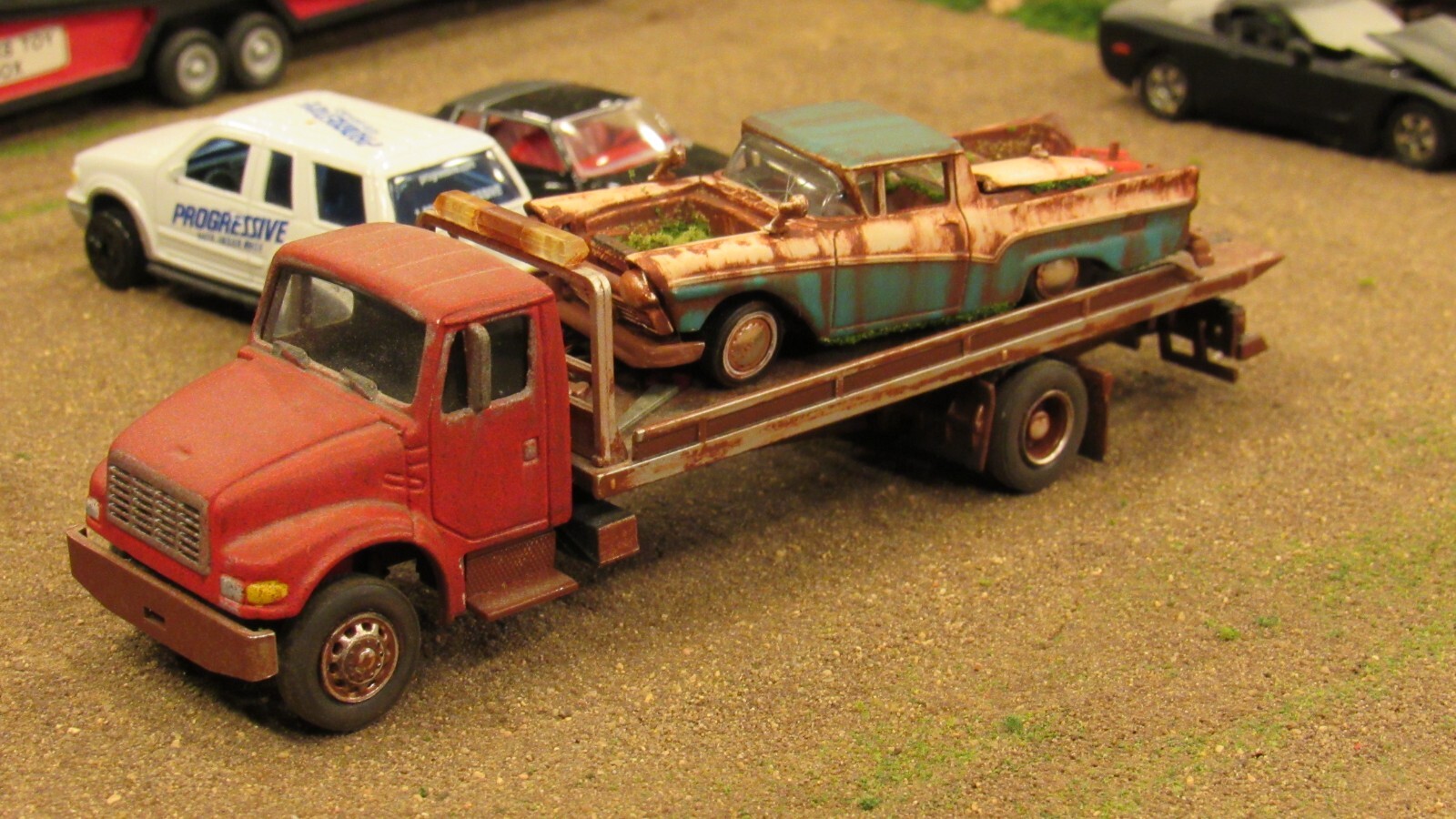 CUSTOM BUILT WEATHERED RUSTY JUNK PARTS YARD 1957 FORD RANCHERO CAR TRUCK 1:64/C