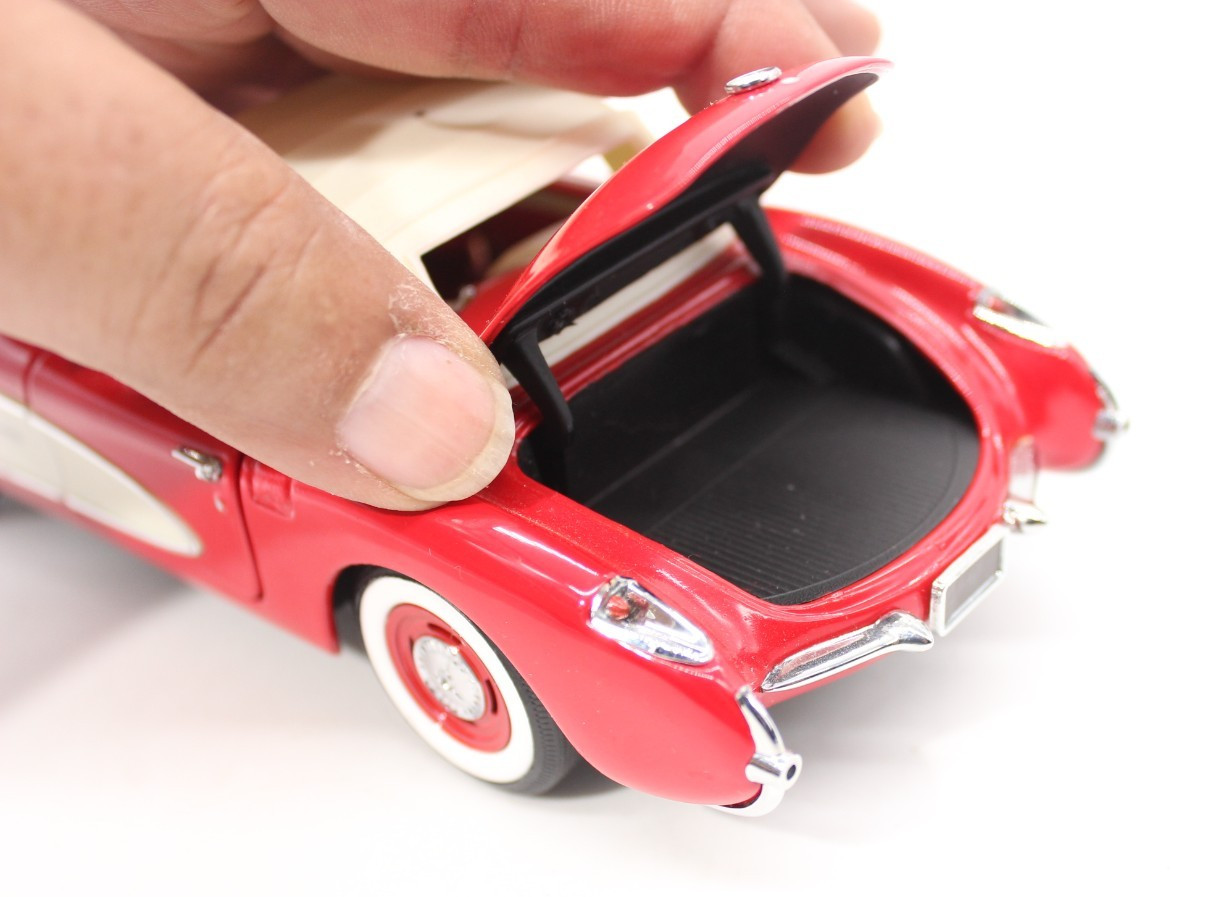 Franklin Mint 1957 Chevrolet Corvette Convertible Die-Cast Model Car 1:24 Scale