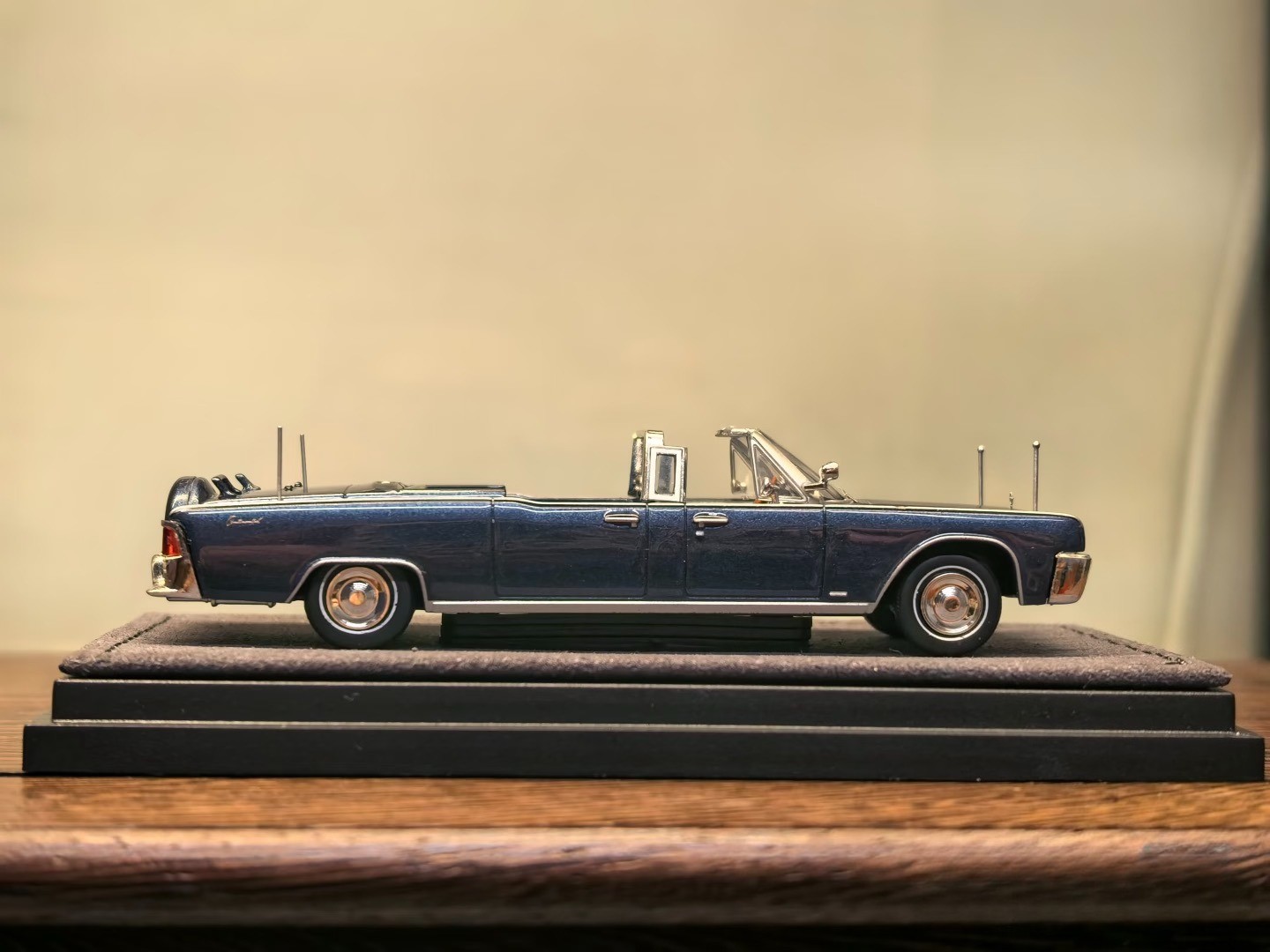 GOC 1/64 Lincoln Continental X100 HEC Beijing Exclusive Kennedy Car Chase Chance