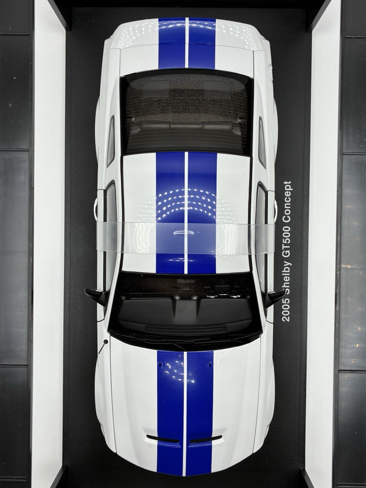 1/18 AUTOart 2005 Ford Mustang Shelby Cobra GT500 Concept White Blue Stripes