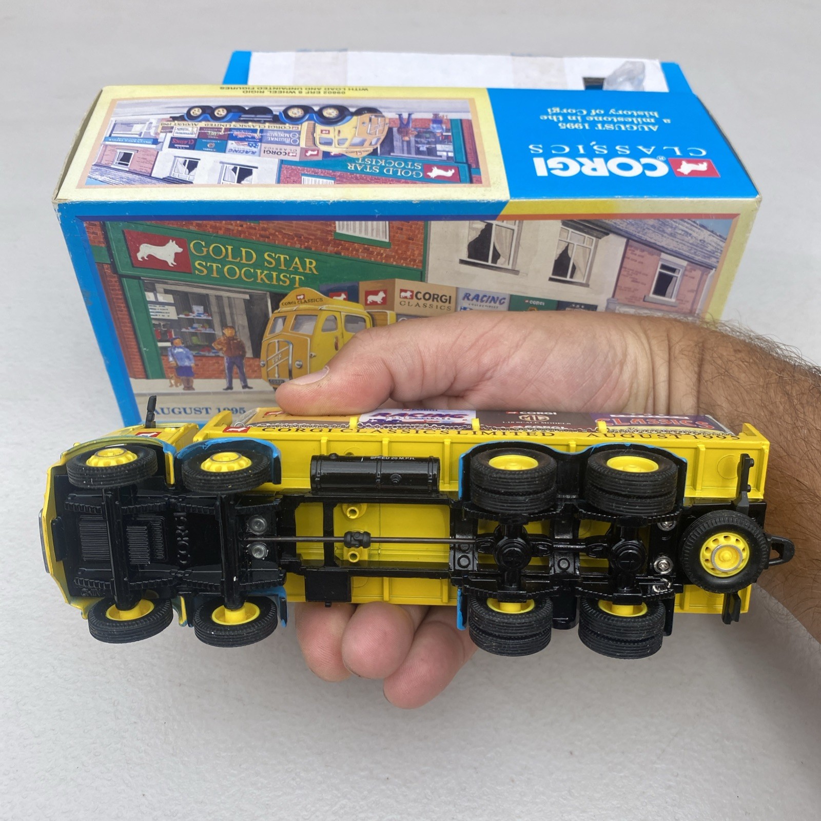 Corgi Classics August 1995 Milestone in the history CorgiERF 8 Wheel Rigid 09802