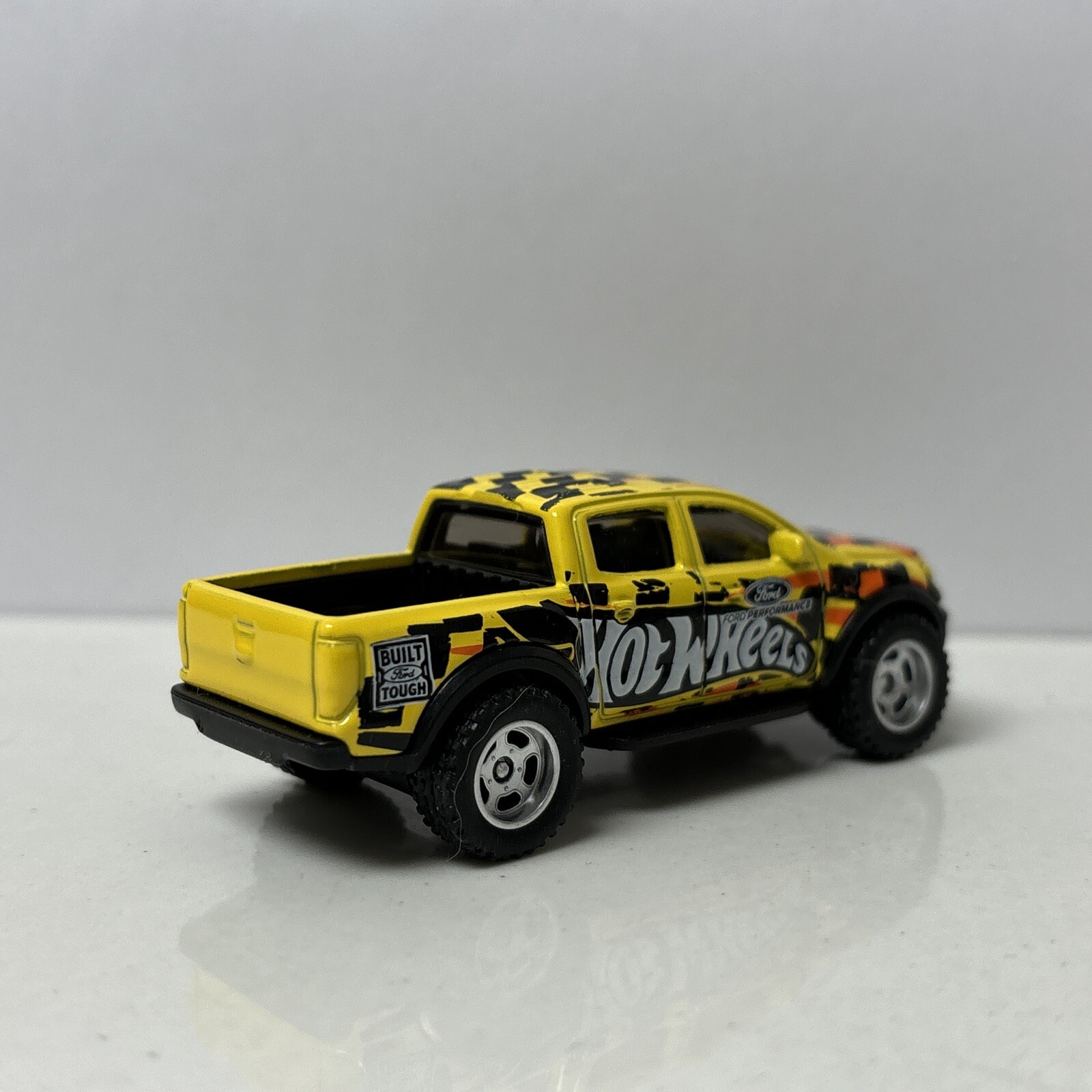 Hot Wheels CUSTOM W/REAL RIDERS Yellow ‘19 Ford Ranger Raptor