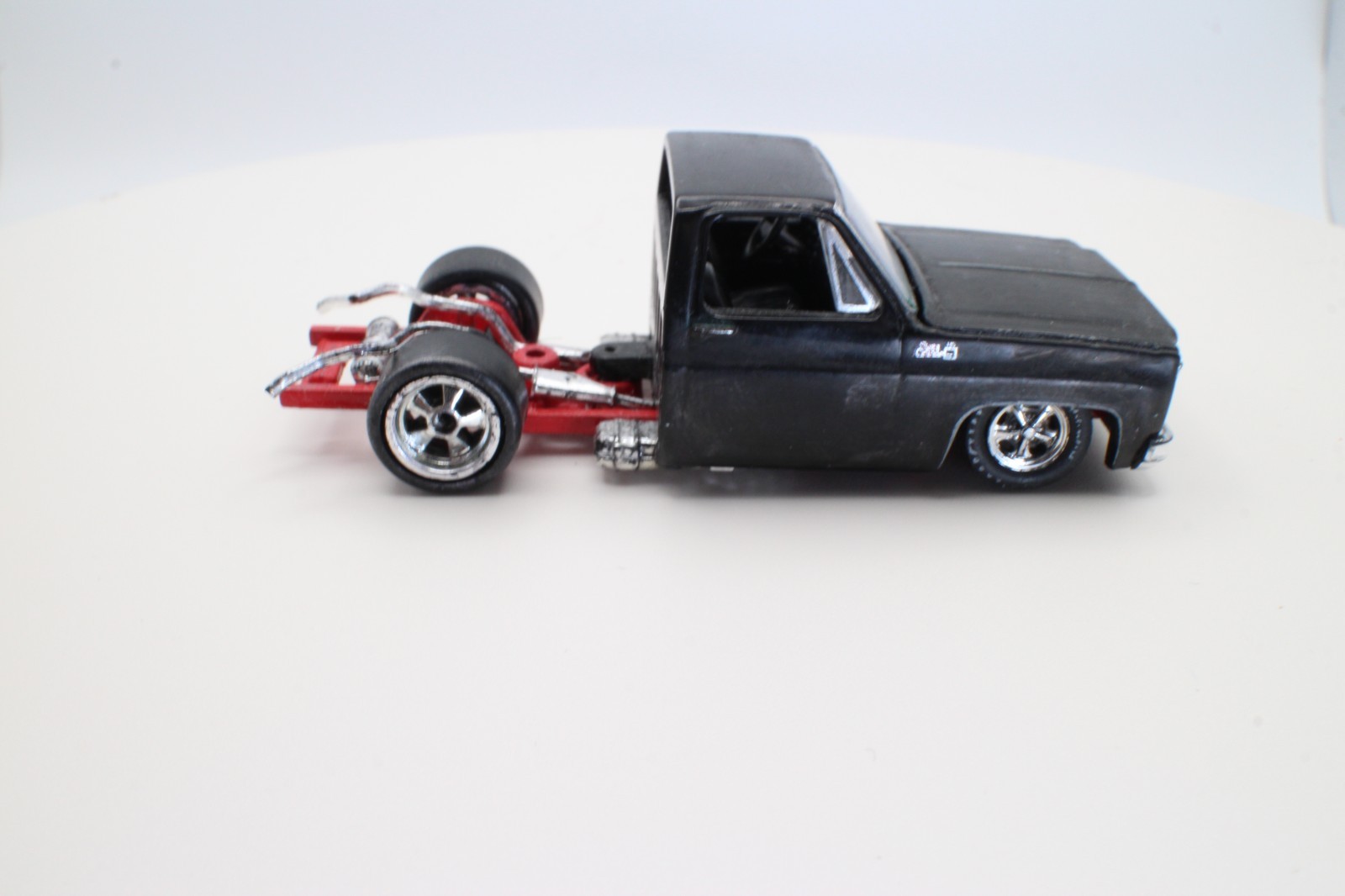 M2 Machines 1976 GMC Truck Custom Hot Rod Cab Chassis Black Red 1:64 Loose