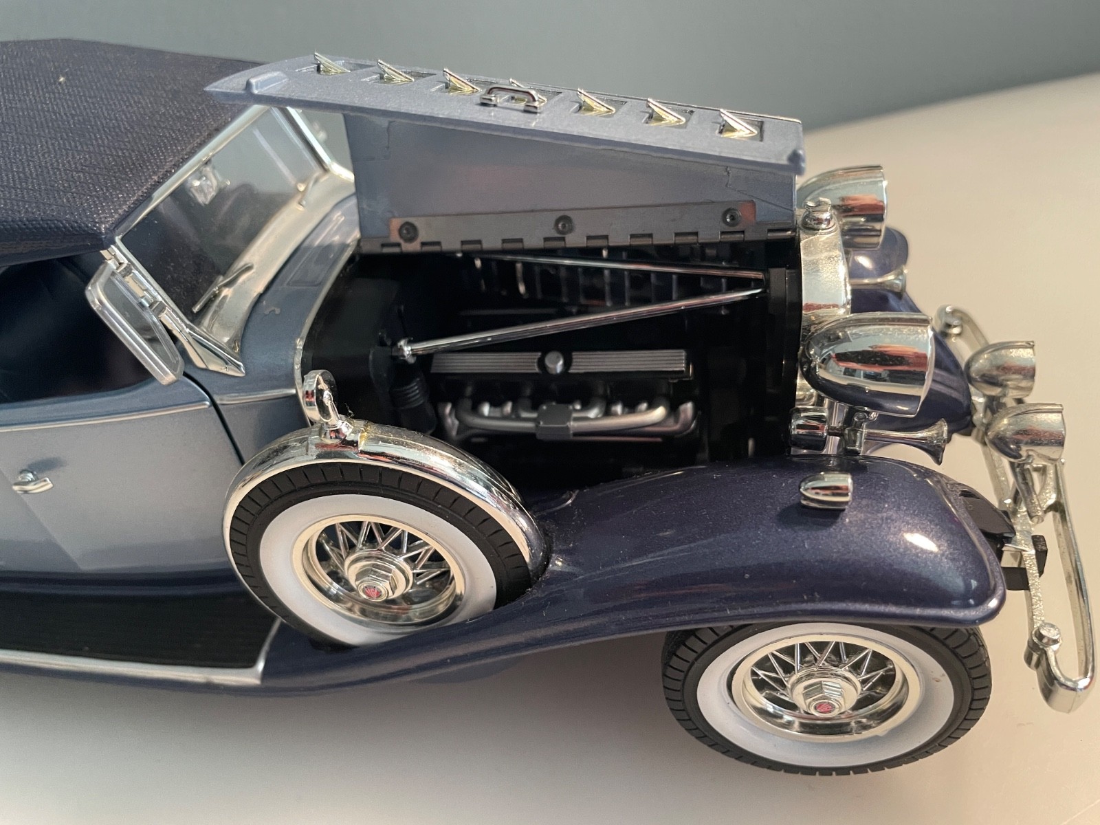 Auto World 1932 Cadillac V16 Sport Phaeton – 1:18 Scale Die Cast – Original Box