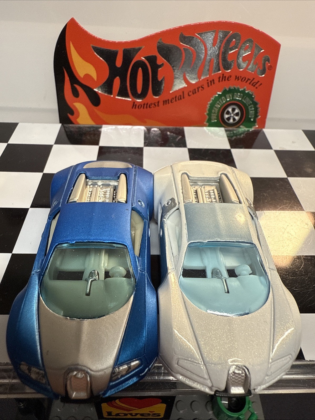 HOT WHEELS – HOT AUCTION – BUGATTI VEYRON 🔥 Combined Shipping 🔥 2 Car Set