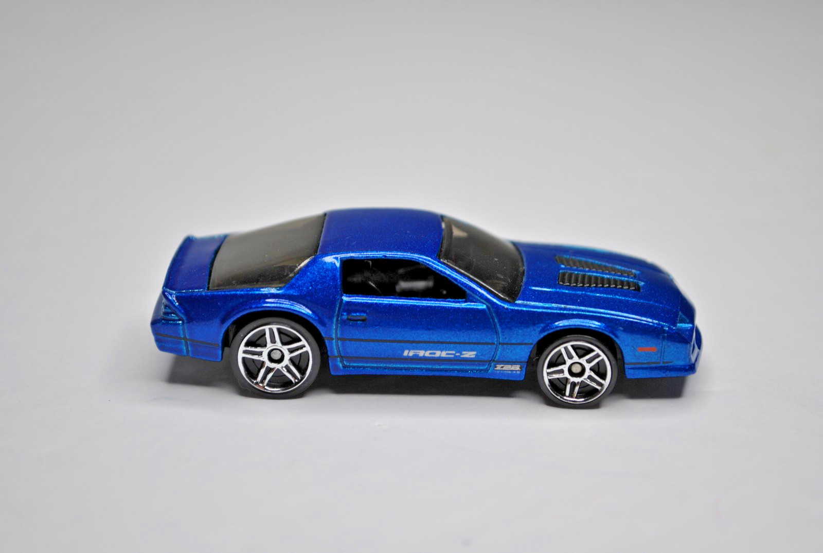 Hot Wheels Camaro IROC Z lot of 3 Red Black and blue multipack exclusive Loose