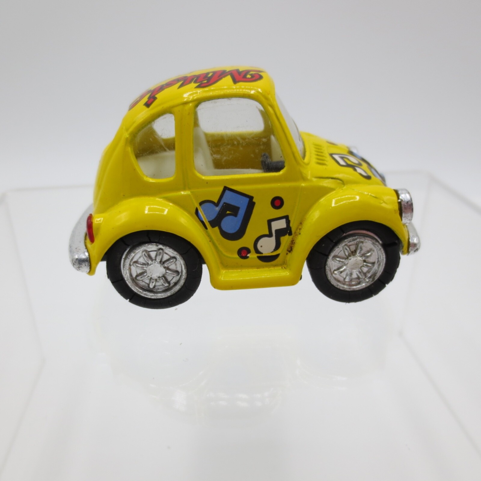 Kintoy Volkswagen VW Beetle Yellow Love Bug Car Motorized Pull Back & Go Action
