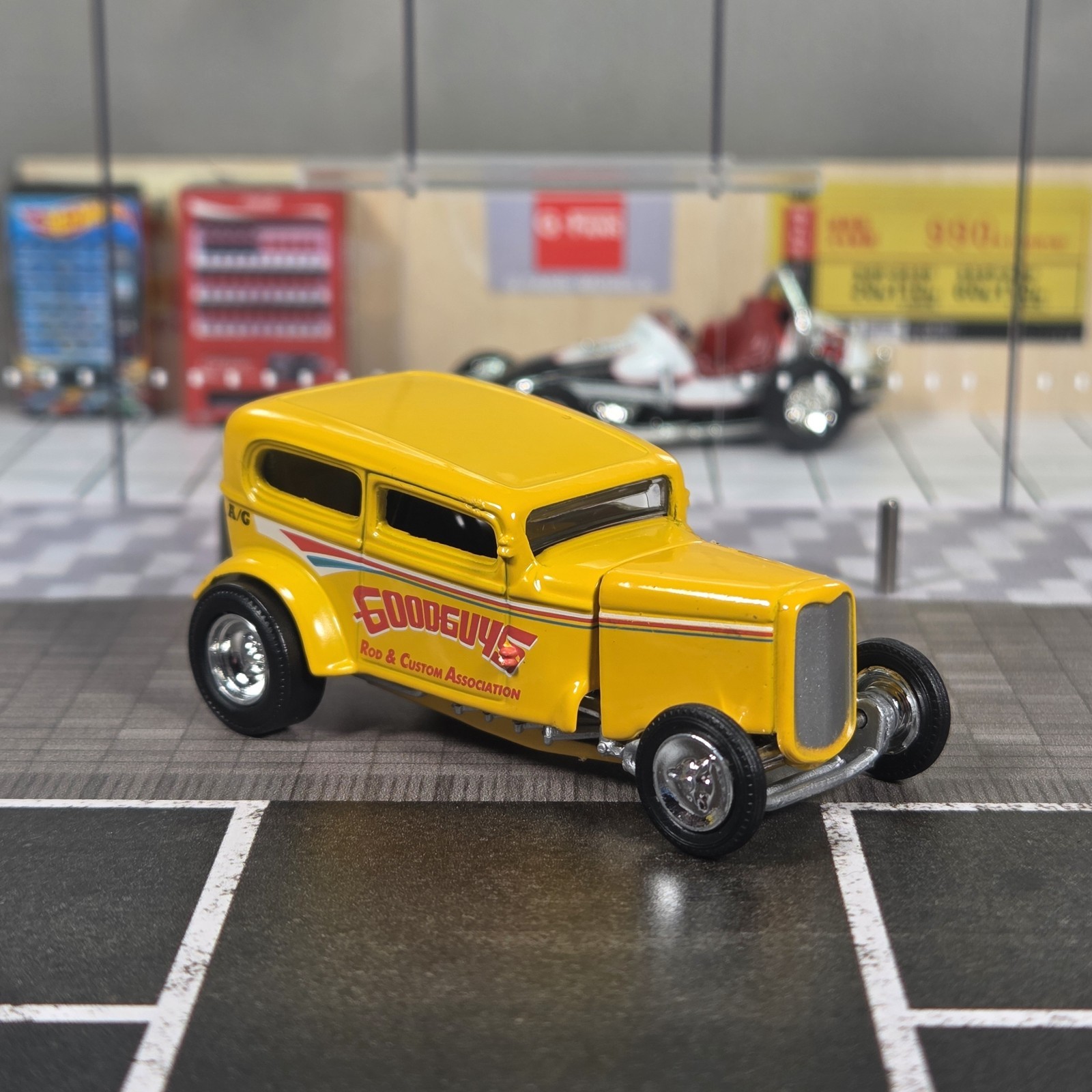 1:64 Hot Wheels LE 1932 32 Ford Vicky Yellow Goodguys Rod & Custom Association
