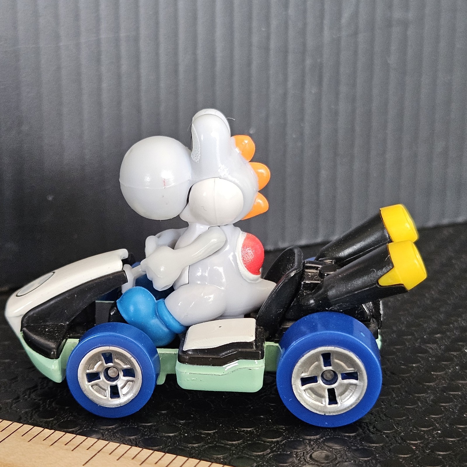 Hot Wheels Mario Kart WHITE GRAY YOSHI Diecast Car NO EGG Surprise Paint Wear