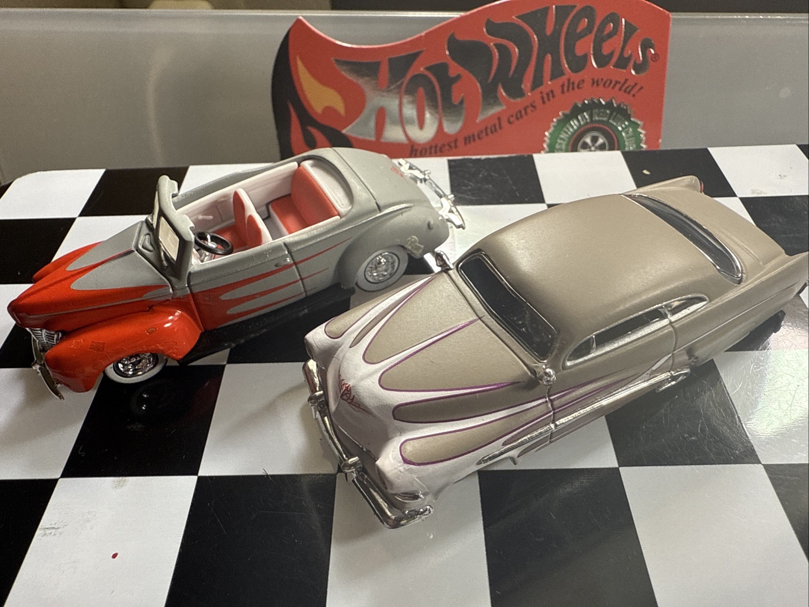 100% Hotwheels ’51 Merc & 40 Ford 🔥 Combined Shipping 🔥 Nice Display