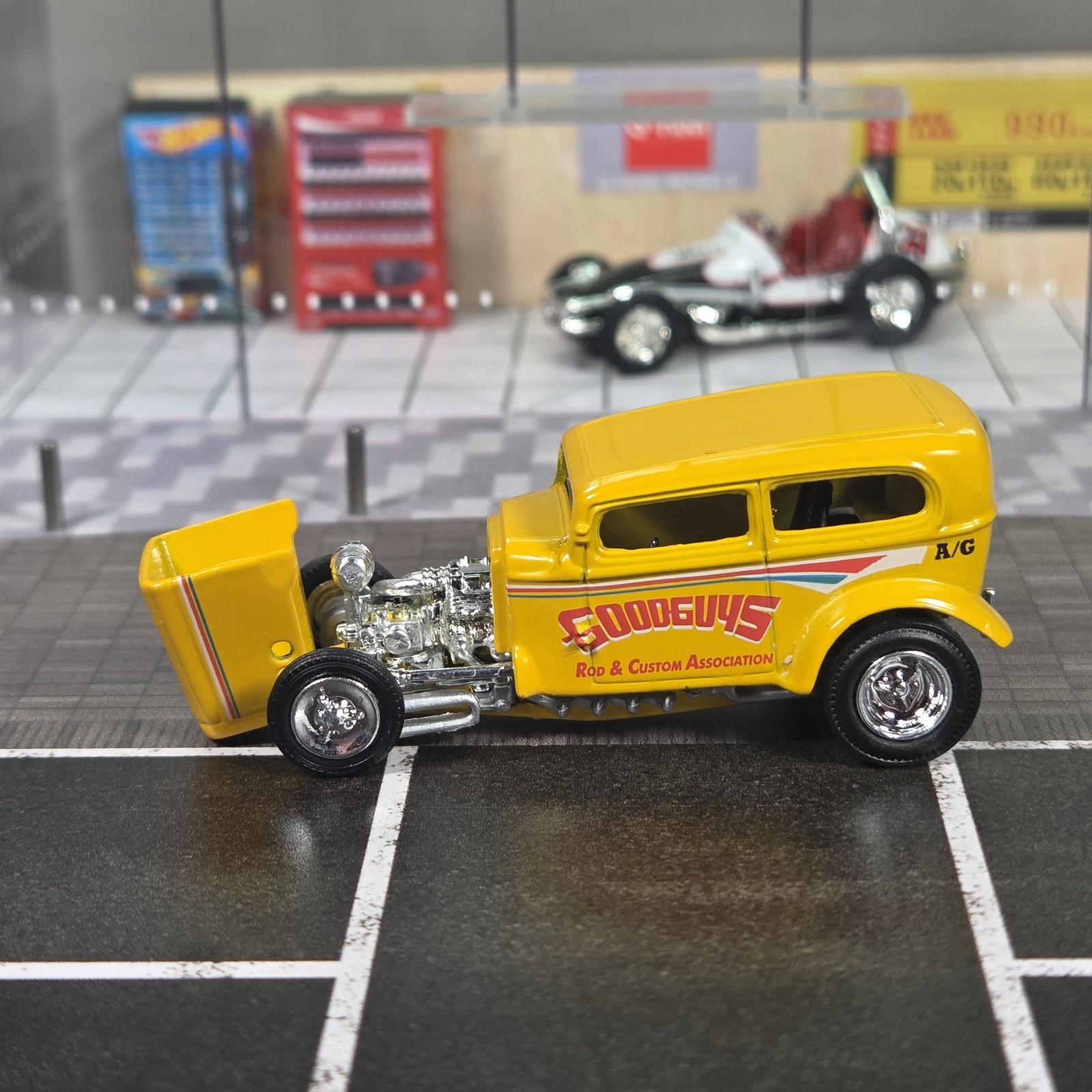 1:64 Hot Wheels LE 1932 32 Ford Vicky Yellow Goodguys Rod & Custom Association