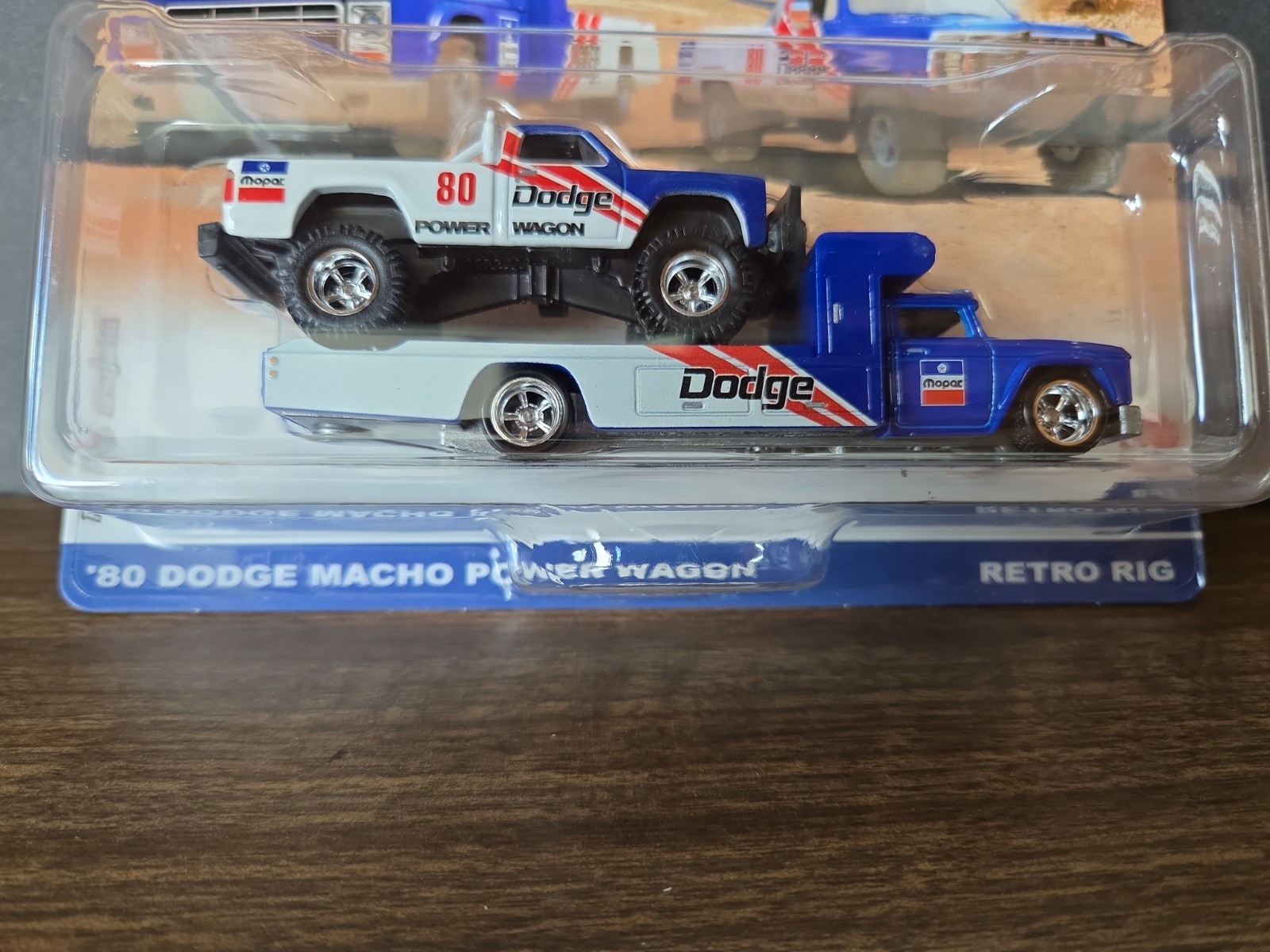 Hot Wheels Premium Team Transport 80 Dodge Macho Power Wagon/Retro Rig