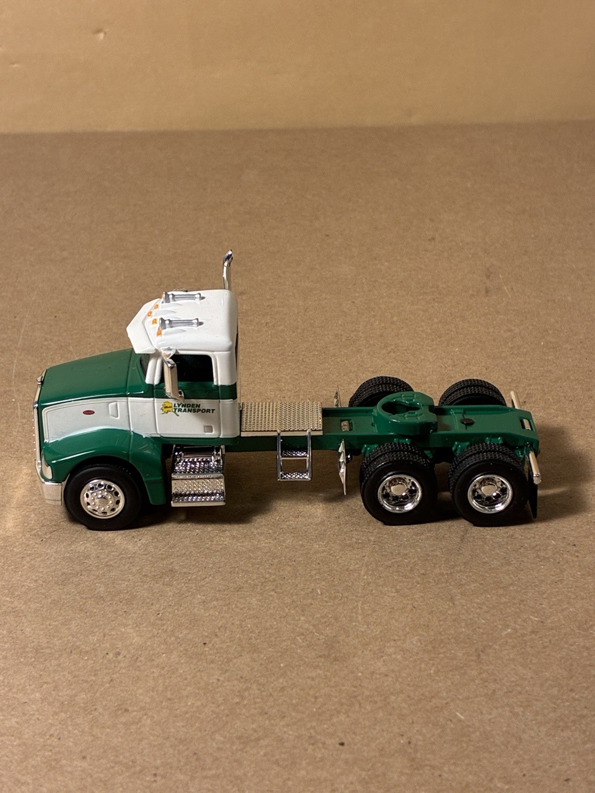 SpecCast Peterbilt 385 Alaska Lynden Transport Die Cast Collector Replica (Desc)