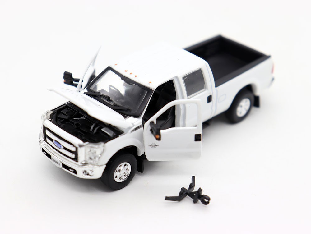 Metal 1/64 Scale Ford F-250 Double Seat Pickup Truck in White Diecast Alloy Toys