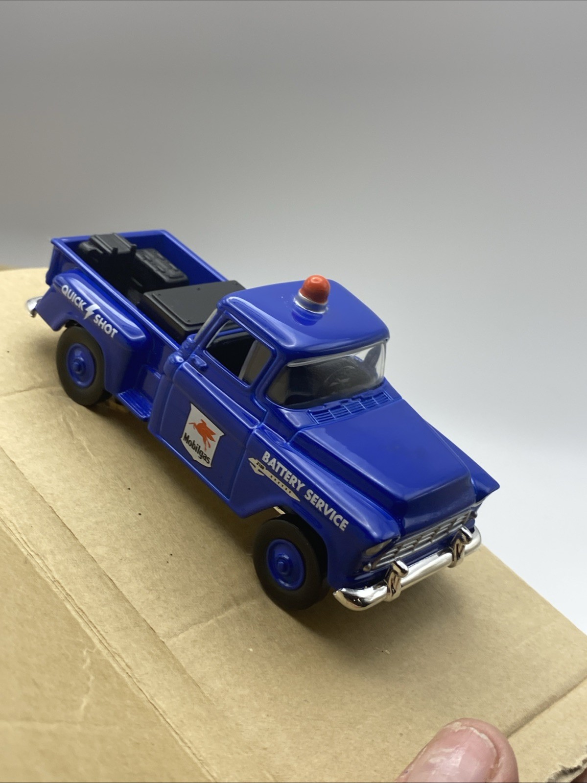 Lot of 2 Franklin Mint 1:43 1953 Ford F-100 Service Trucks Tow Battery NIB