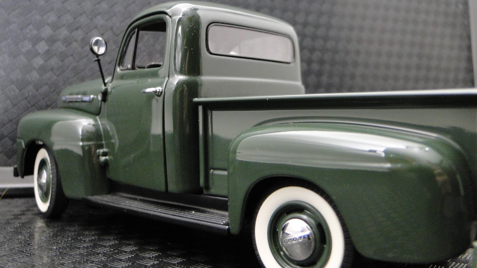 Ford1 24Pickup Truck18Wagon Vintage Classic Custom Built Metal Body Model Car