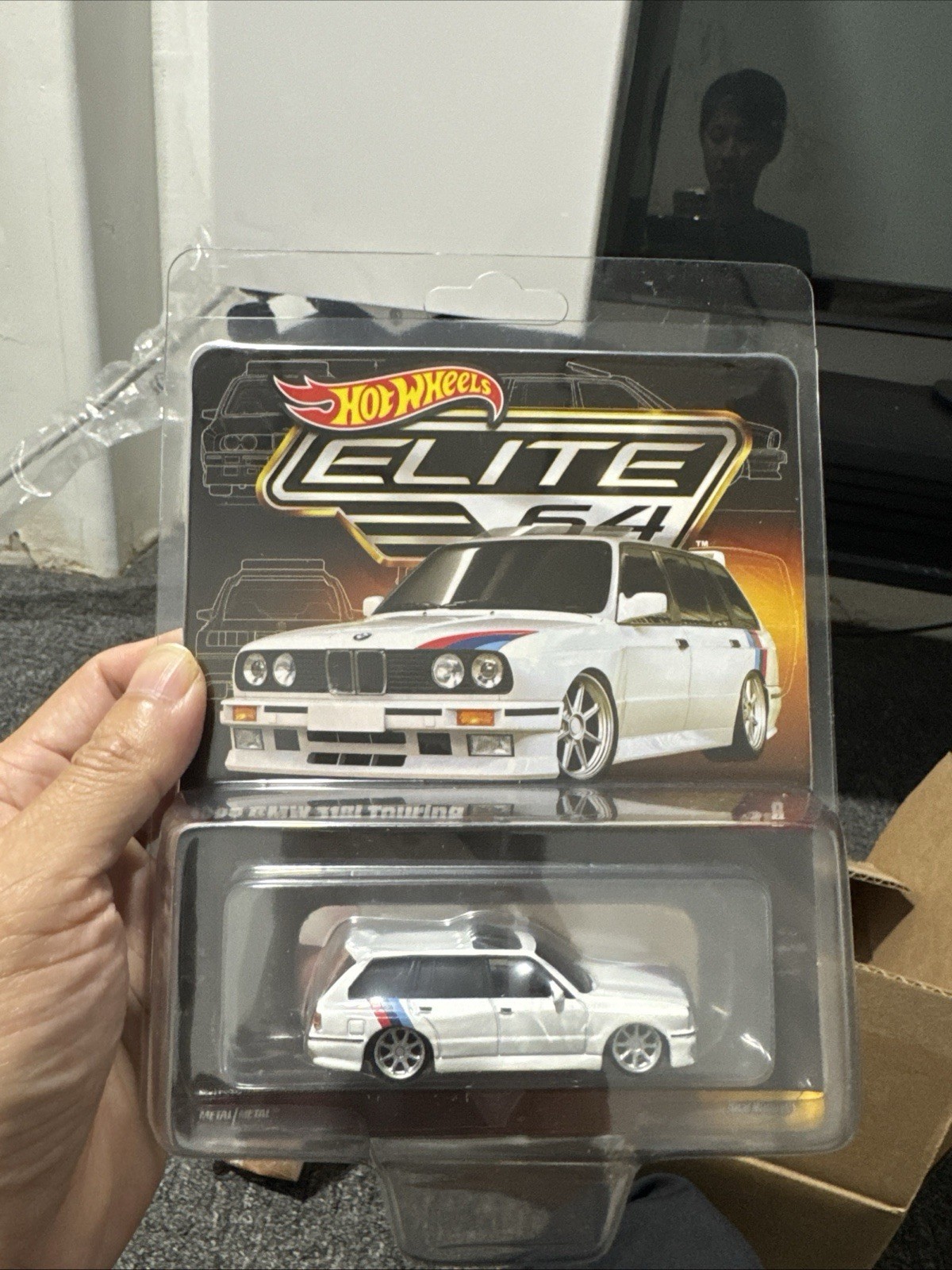 Hot Wheels Elite 64 Series 1990 BMW 318i Touring White Collectible