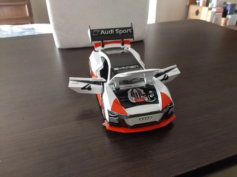 1:32 Audi GT Alloy Sports Racing Car Model Diecast & Toy Vehicle Metal Car Model