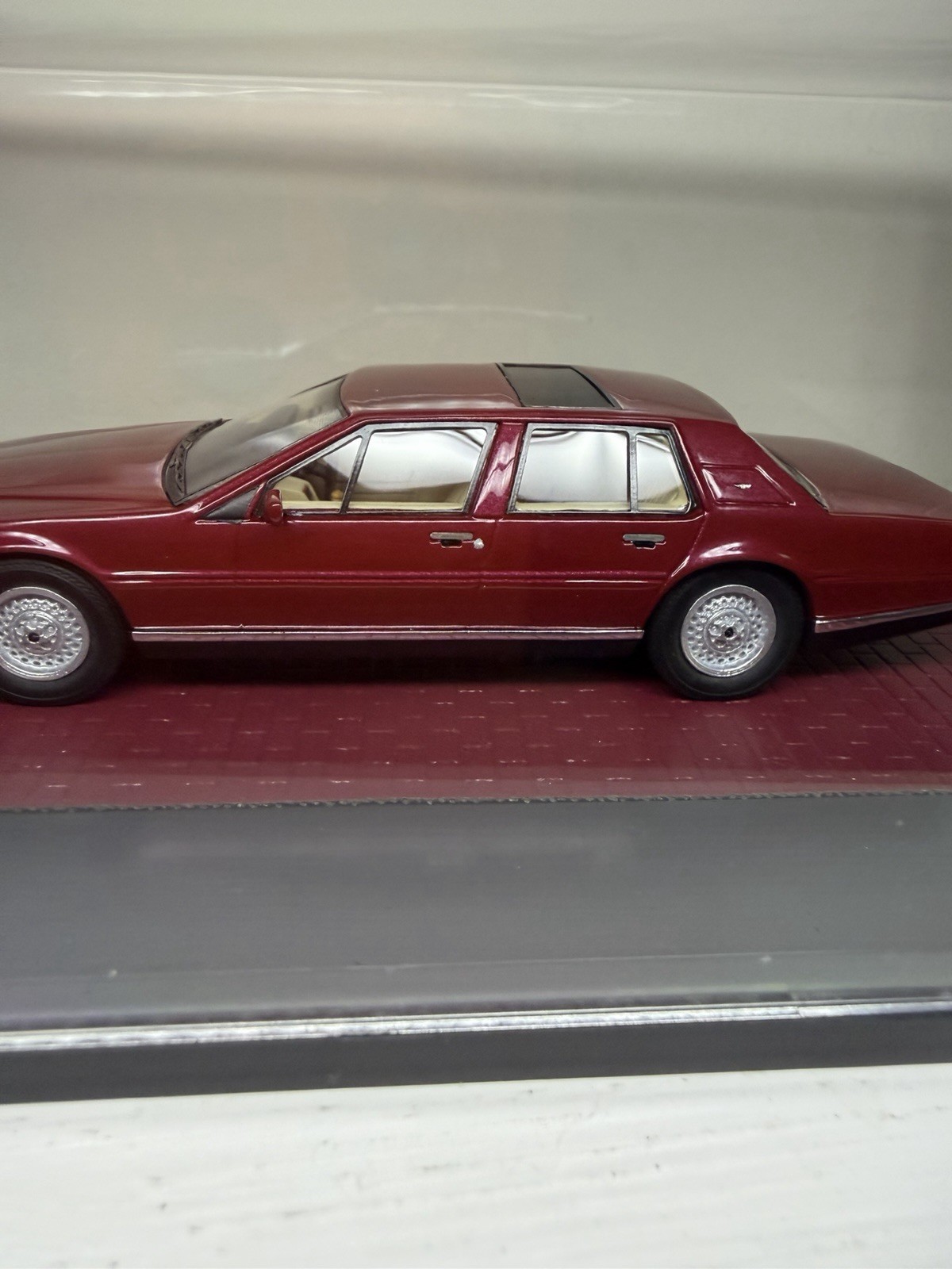 Matrix 1:43 Aston Martin Lagonda Series I (1974–75) Deep Metallic Red