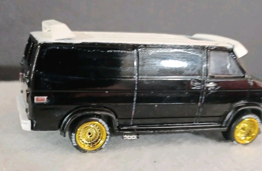 Greenlight ( CUSTOM) 1978 GMC VANDURA VAN