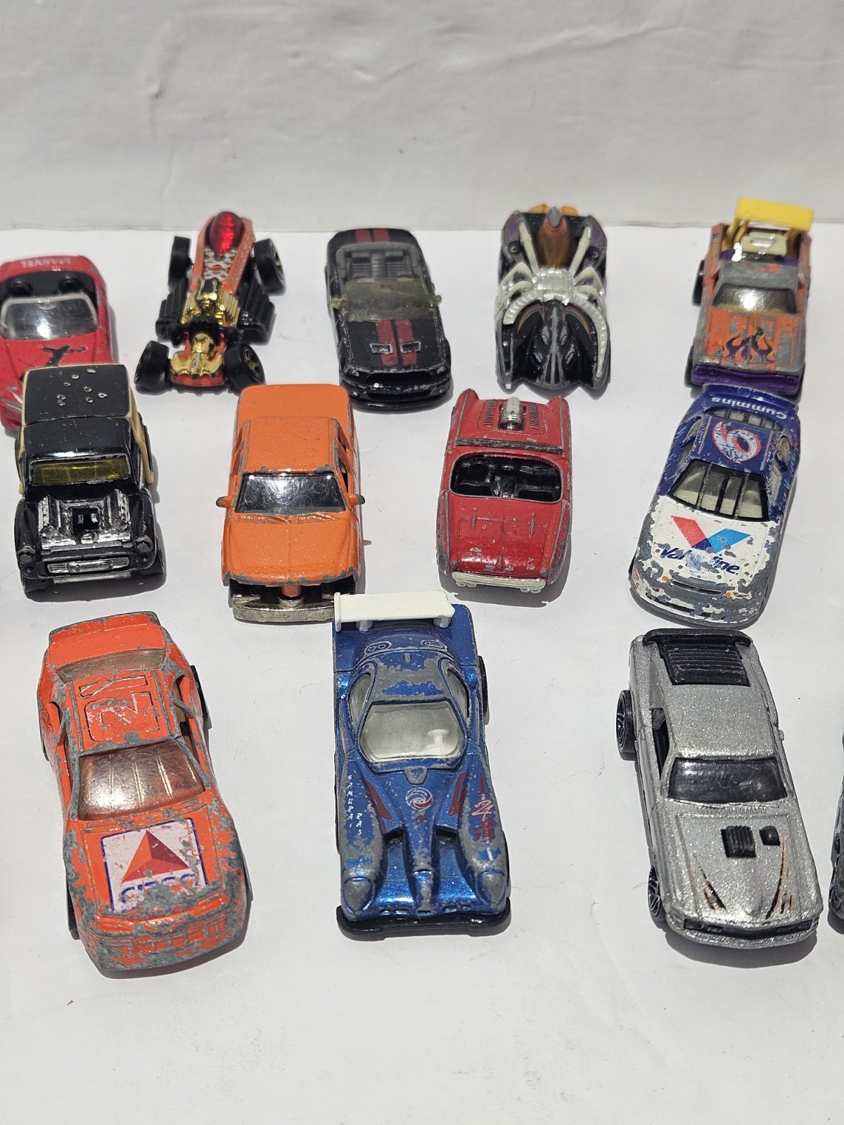 Diecast Cars Hot Wheels Matchbox Mixed Brands Played With – Lot of 25