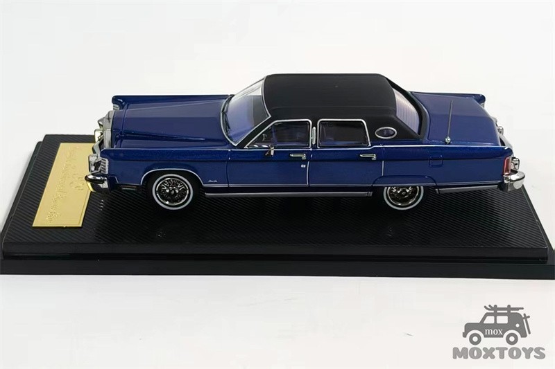 Turning Crush x SunStar 1:64 1979 Lincoln Continental Town Car Diecast Model Car