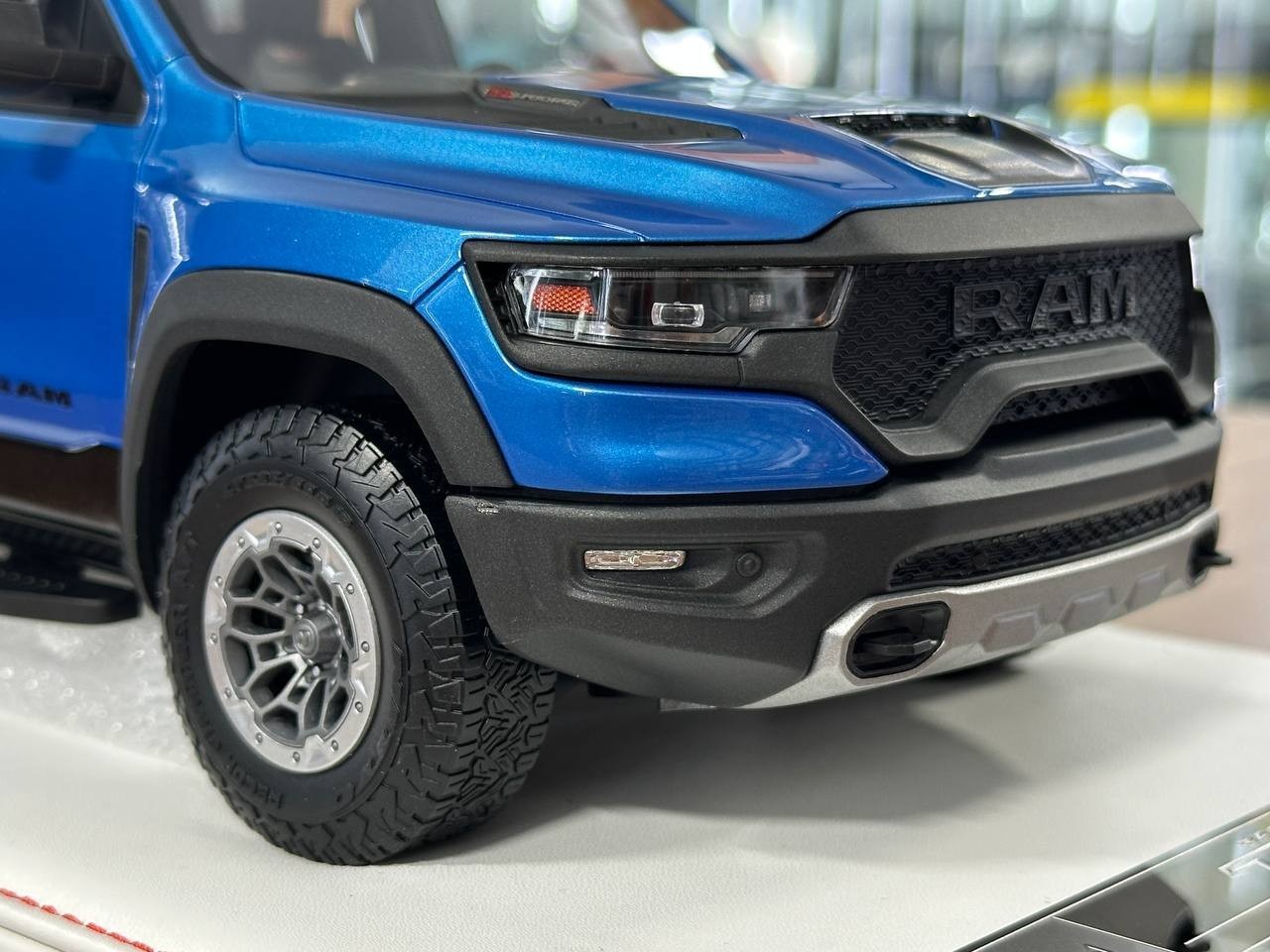 Dodge Ram TRX 1500 by Diamand – Blue – Ltd. Collector Car [1:18 Resin – 40 pcs]