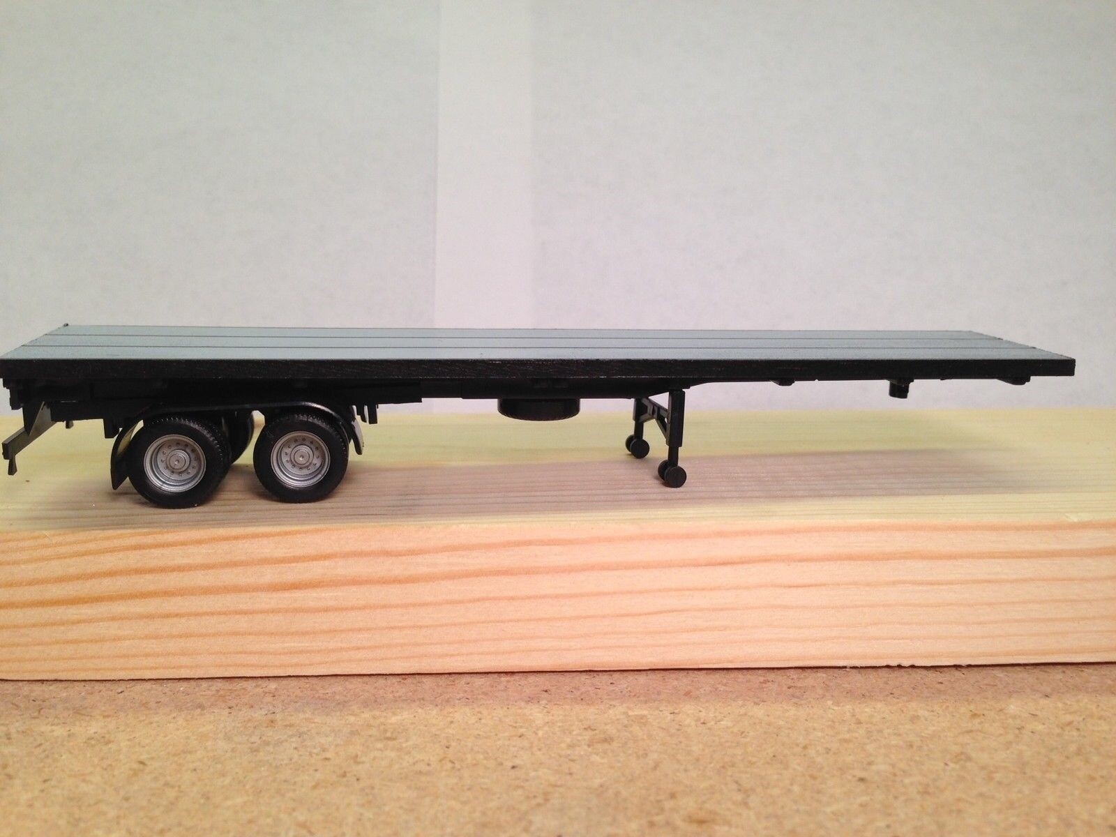HO 1:87 Promotex # 5276 – 40′ – 2 axle Flatbed Truck Semi Trailer