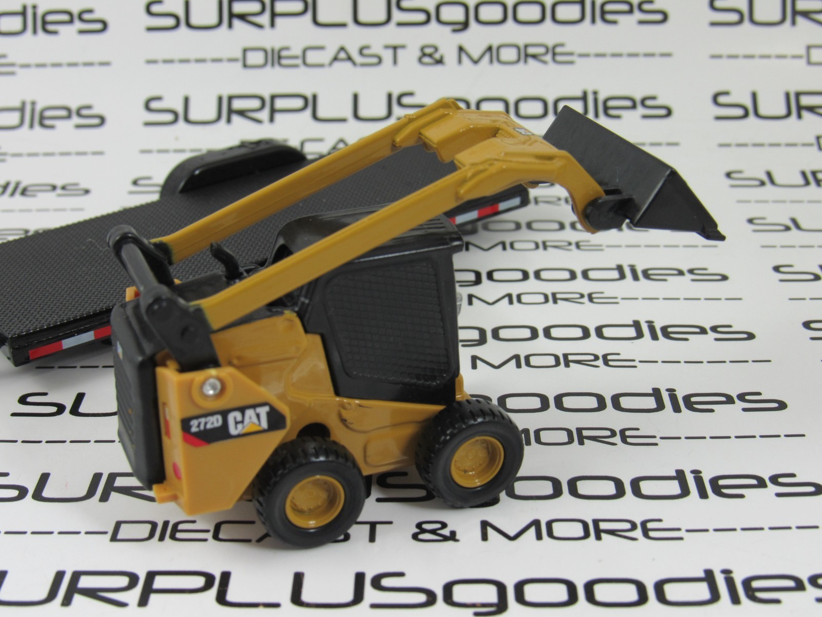 Diecast Masters 1:64 Caterpillar CAT 272D2 SKID STEER LOADER w/Trailer Tow Rig