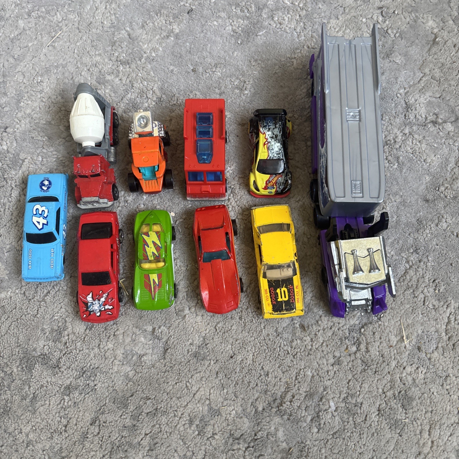 HOT WHEELS Toy Cars. Lot of 10, most in good condition, Various 70s-2000s