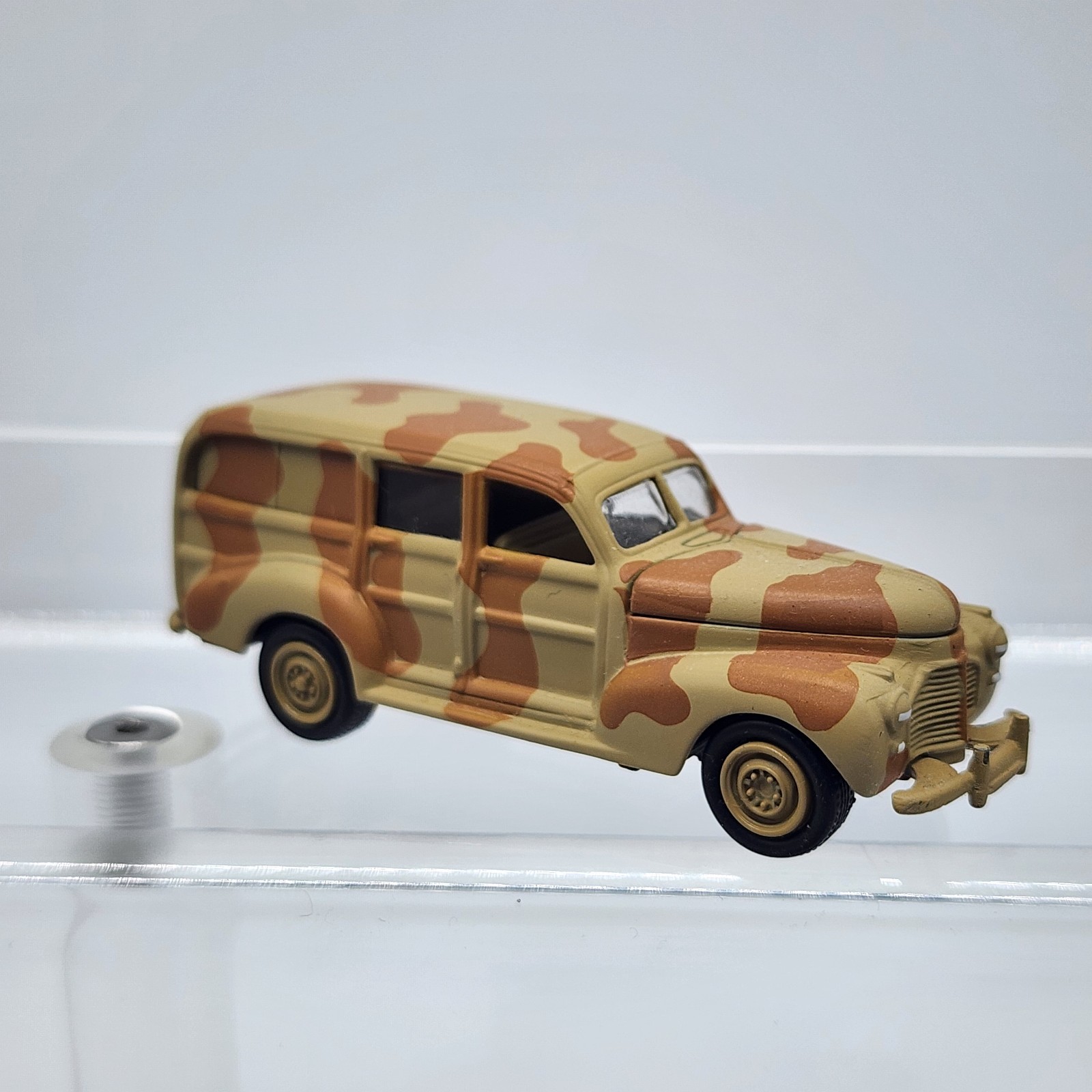 Johnny Lightning Military WWII M3 Grant Tank Chevy Staff Car Sherman Tank Lot