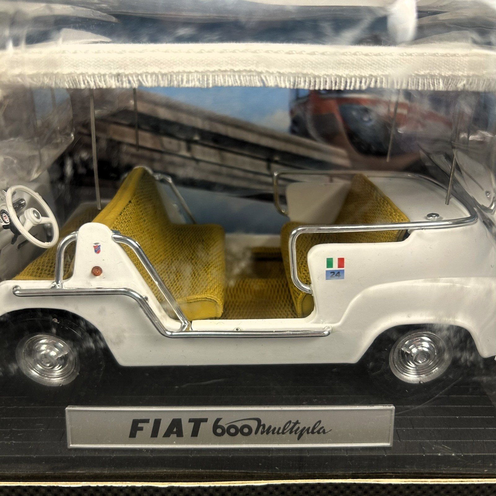 Unique Replicas 1961 Fiat 600D Multipla Taxi Italia Torino 1/18 Die Cast Car