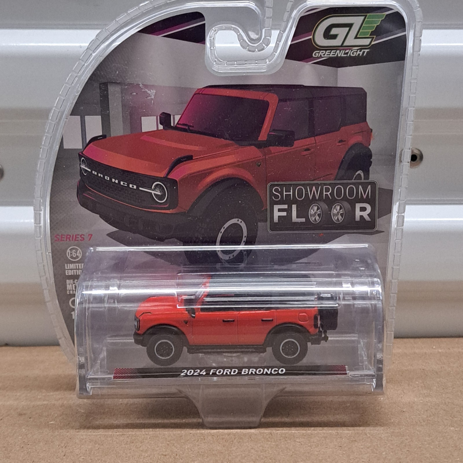 Green Light 1:64 Showroom Floor Series 7 – 2024 Ford Bronco