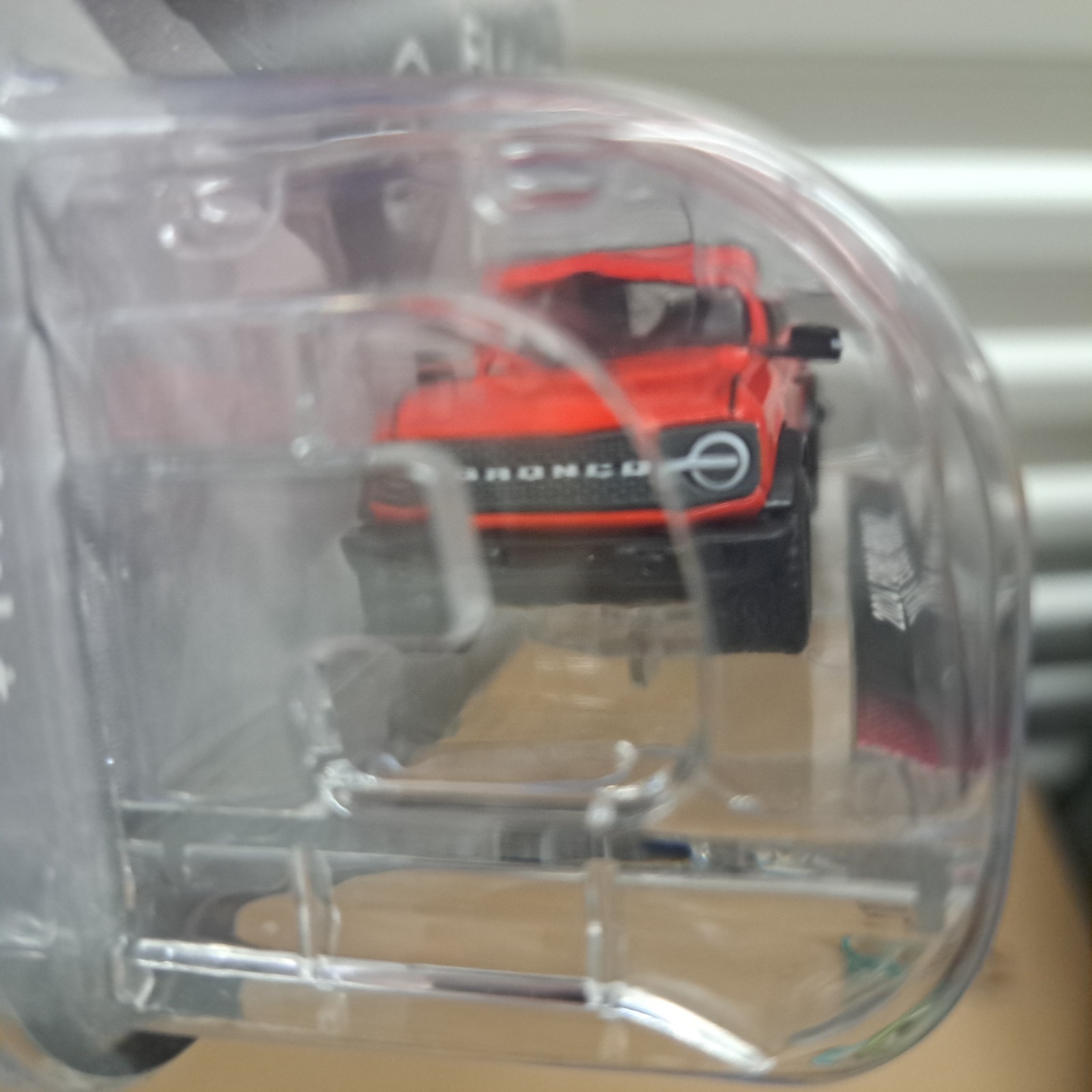 Green Light 1:64 Showroom Floor Series 7 – 2024 Ford Bronco