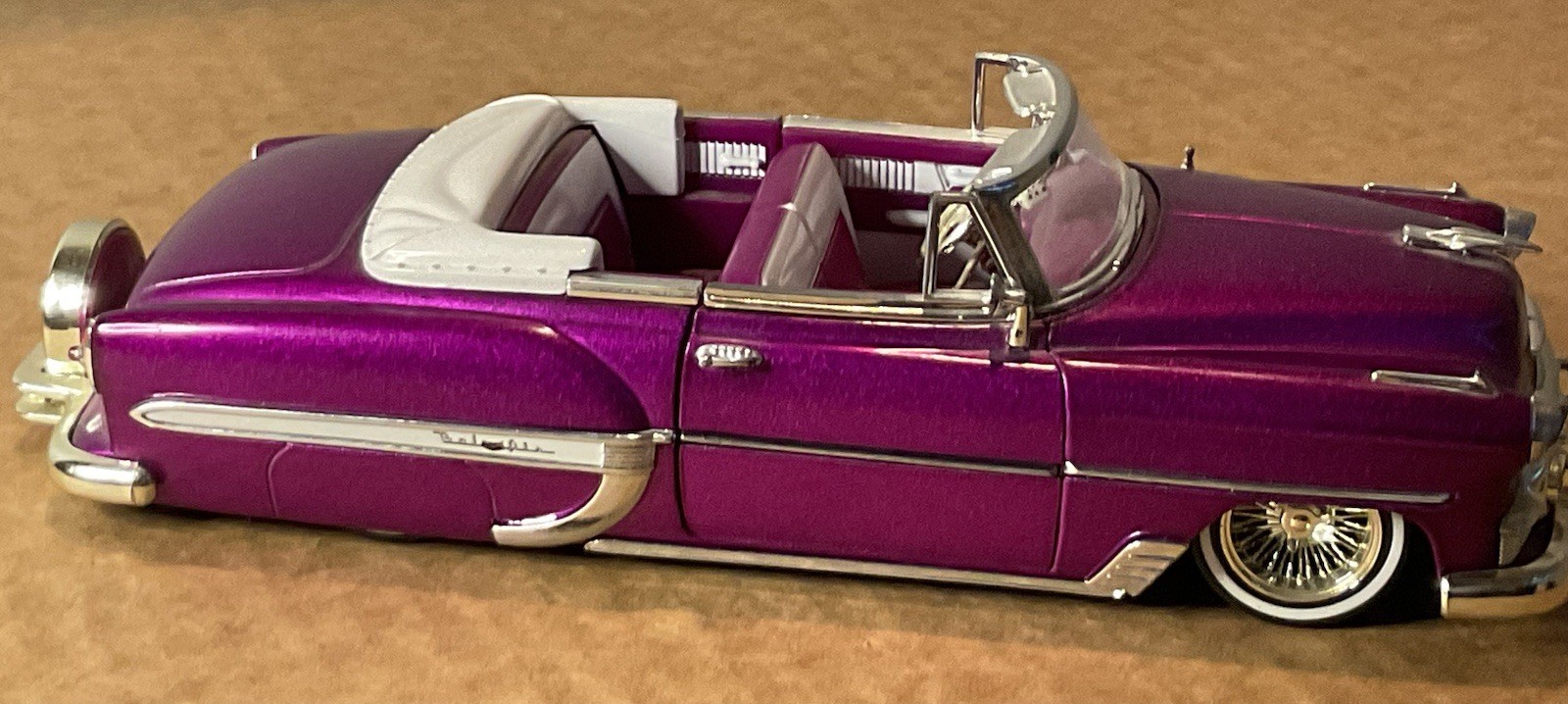 Jada Street Low 1:24 LOWRIDER 1953 Metallic Purple Chevy Bel Air Conv. Die cast