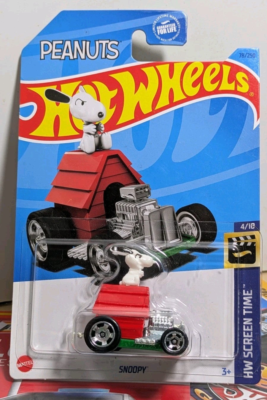 Hot Wheels Peanuts Snoopy Red Barron HW Screen Time