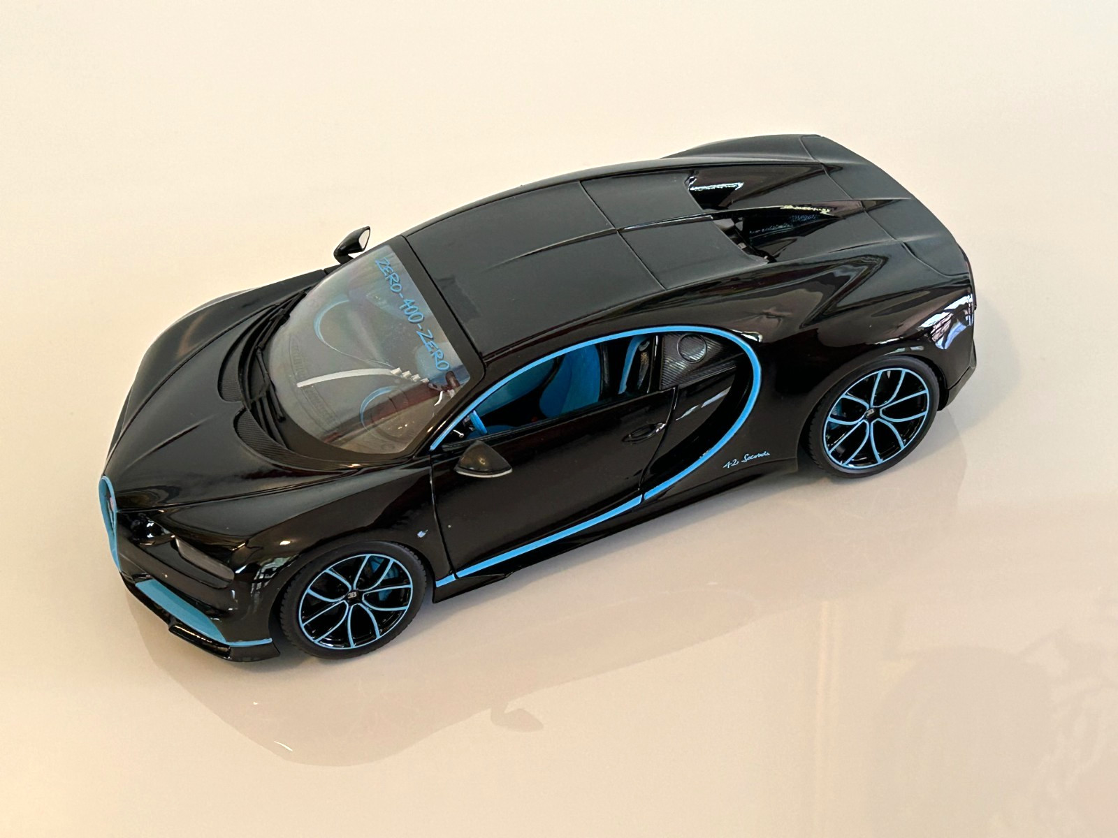 Bburago BUGATTI CHIRON Black Diecast Model Car 18-11040BK 1:18 Scale