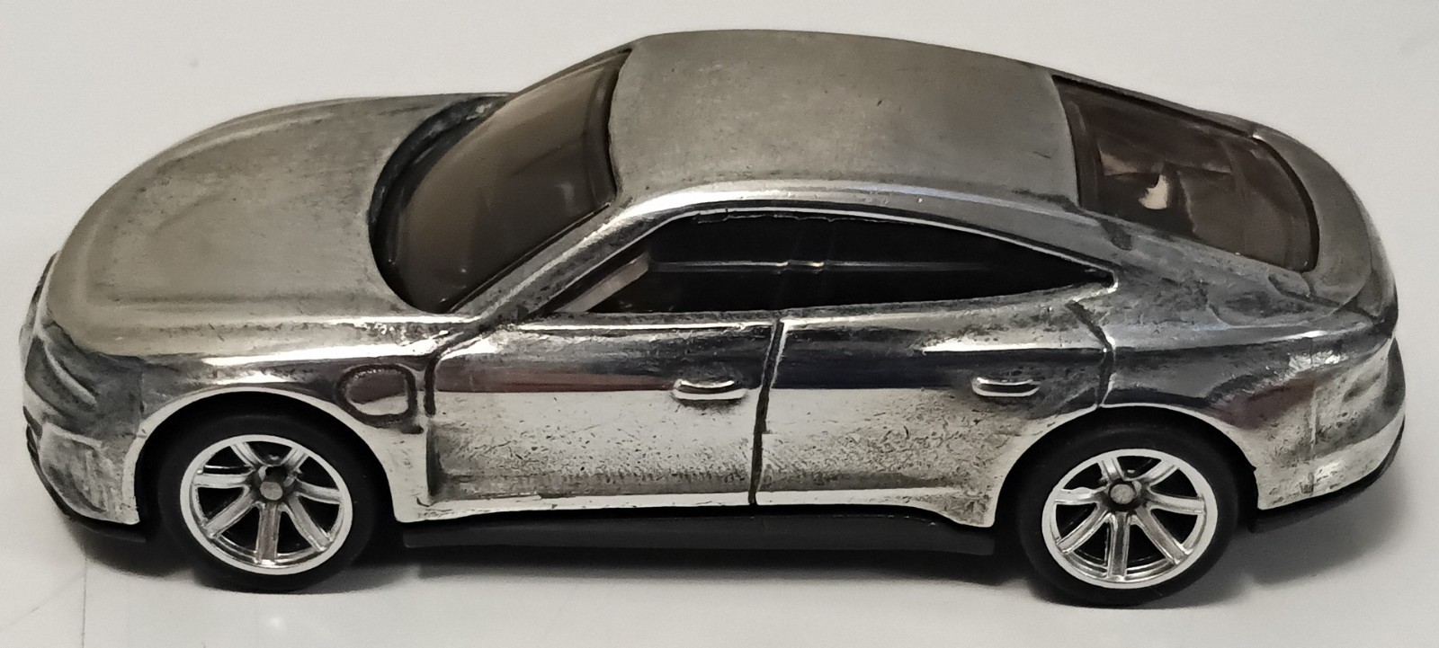 Hot Wheels: Audi RS e-Tron GT (Gone in Sixty Seconds Series 1-Flora)