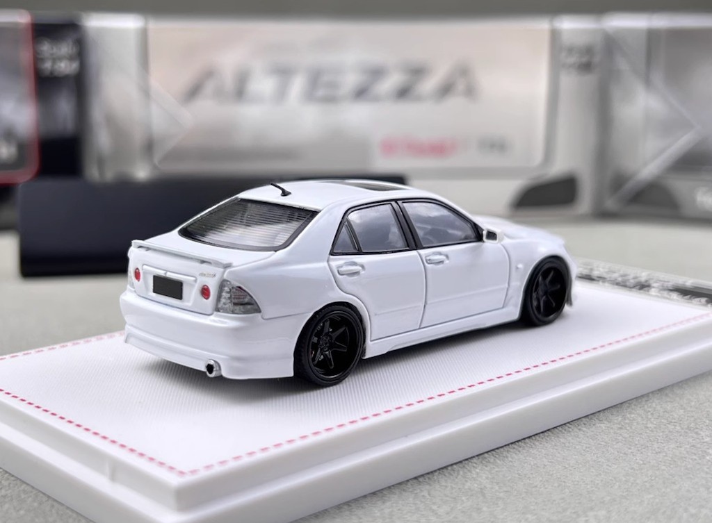 FH 1:64 White Altezza RS200 SXE10 Sedan Sports Model Diecast Collect Car