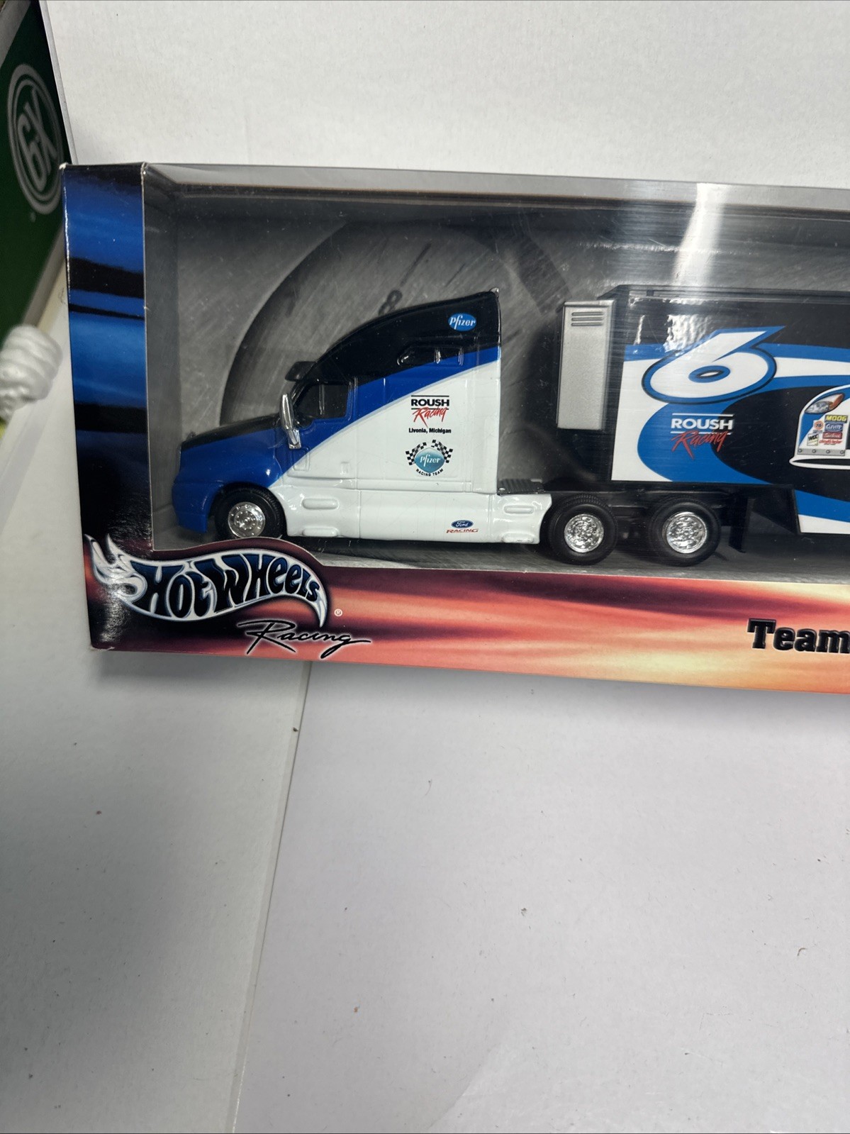 HOT WHEELS TEAM TRANSPORTERS , MARK MARTIN #6, NASCAR FACTORY SEALED NEW 1/64