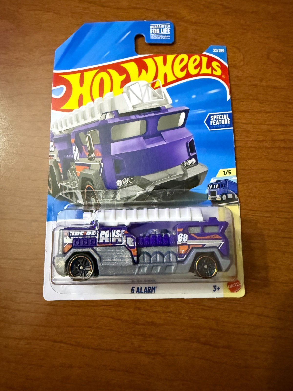 HOT WHEELS HW HEAVYWEIGHTS 5 ALARM LADDER FIRE TRUCK IN PURPLE #1/5 OR #32/250