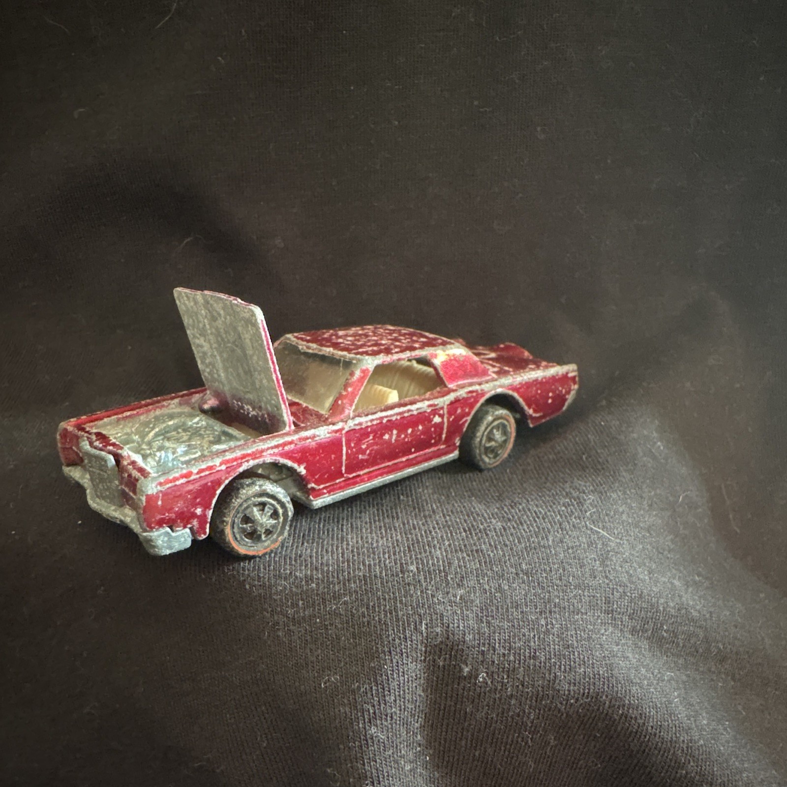 Hot Wheels Redlines 1969 Lincoln Continental 1:64 Diecast Car Red Opening Hood
